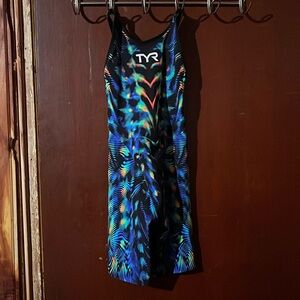 TYR Venzo tech suit (never worn)